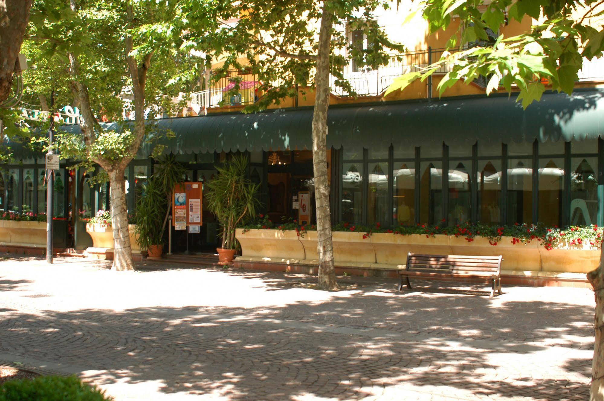 רימיני Hotel Dei Platani מראה חיצוני תמונה