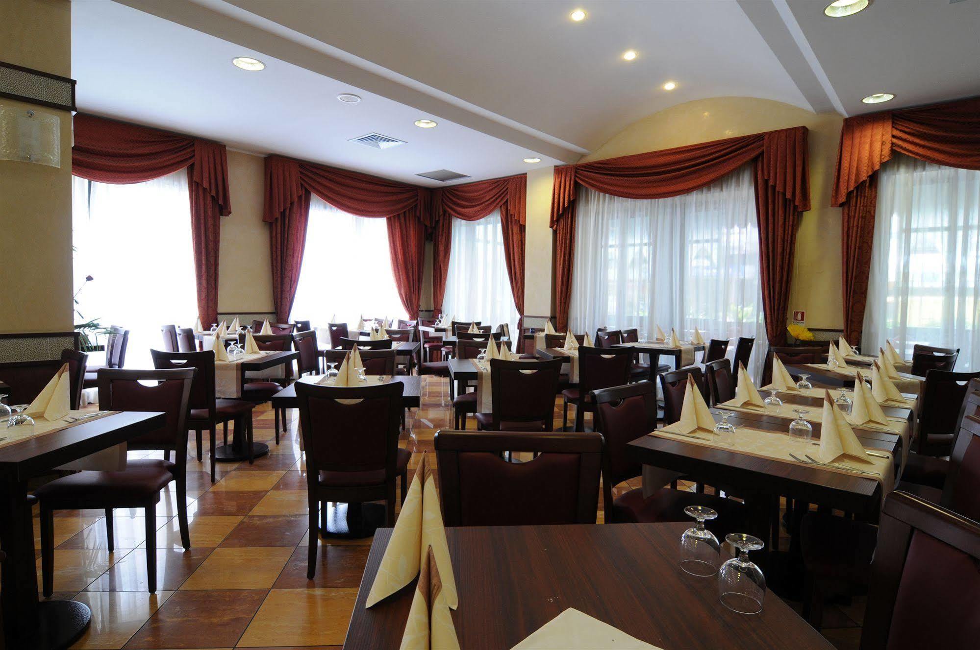 רימיני Hotel Dei Platani מראה חיצוני תמונה