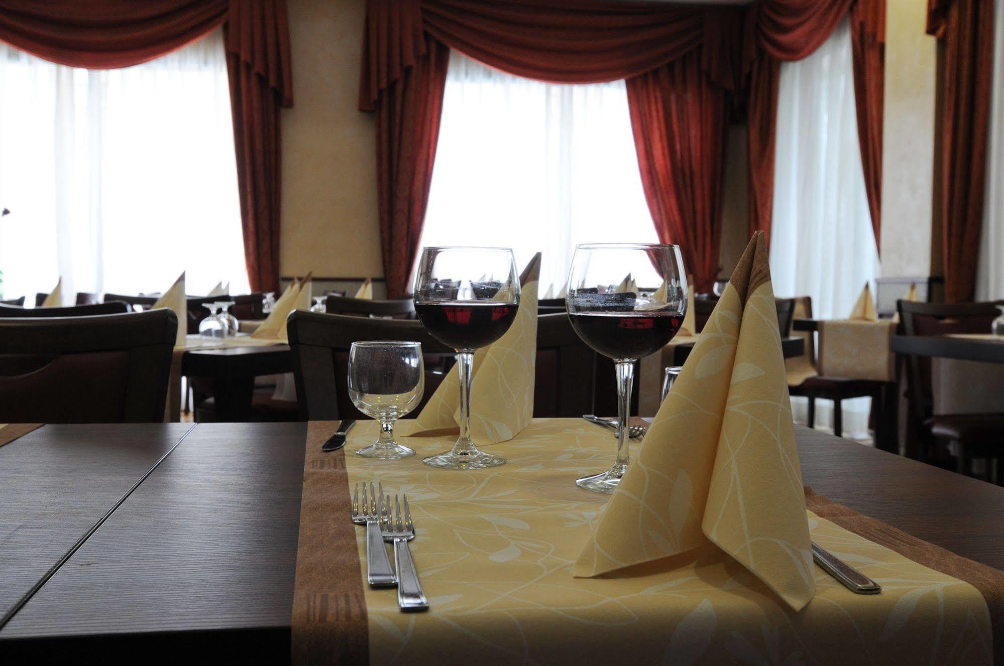 רימיני Hotel Dei Platani מראה חיצוני תמונה