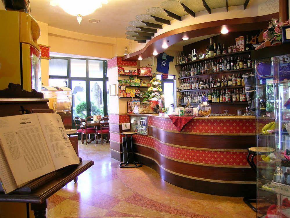 רימיני Hotel Dei Platani מראה חיצוני תמונה