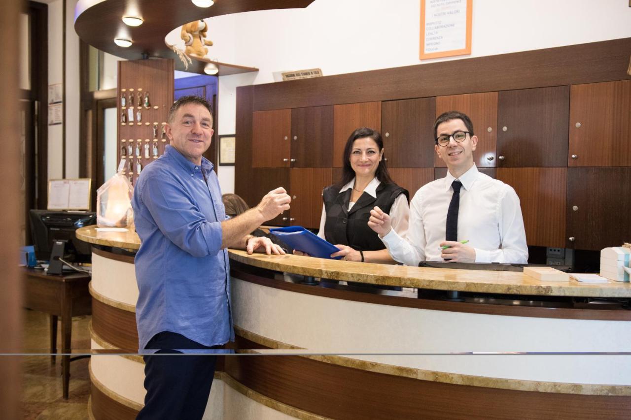 רימיני Hotel Dei Platani מראה חיצוני תמונה