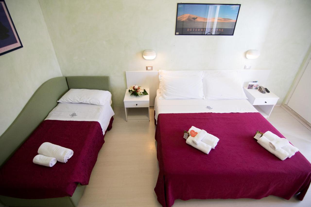 רימיני Hotel Dei Platani מראה חיצוני תמונה